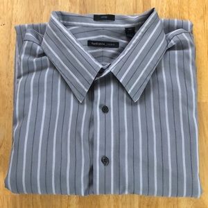 Men’s gray long sleeve shirt